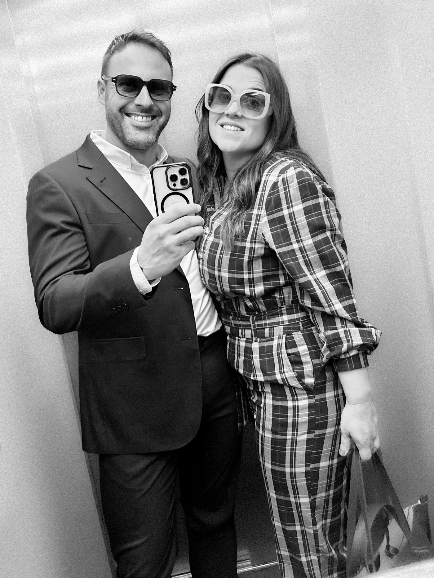 Javier y Victoria, socios fundadores de Mise & Stay, en un retrato en blanco y negro